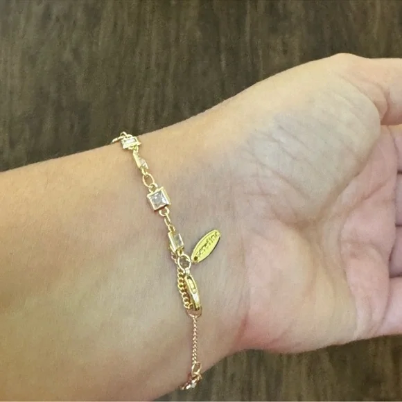 Anthropologie Gold Bracelet Set with Shell Charm - Picture 4 of 11